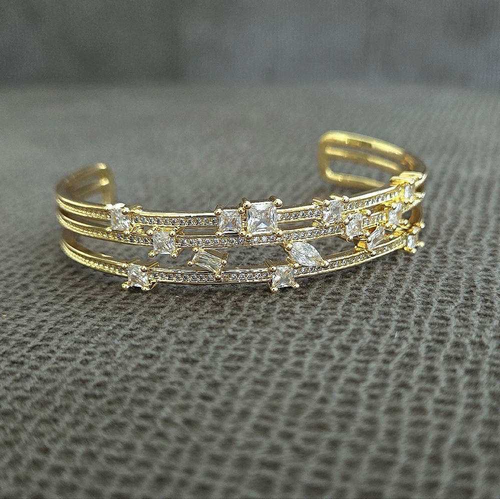 Eye👁 Candy🍭 Cuff Bracelet with Cubic Zirconia Gemstones💎 - NWT